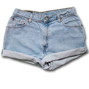 Vtg Levi’s Denim High Waisted Cuffed Shorts - 31